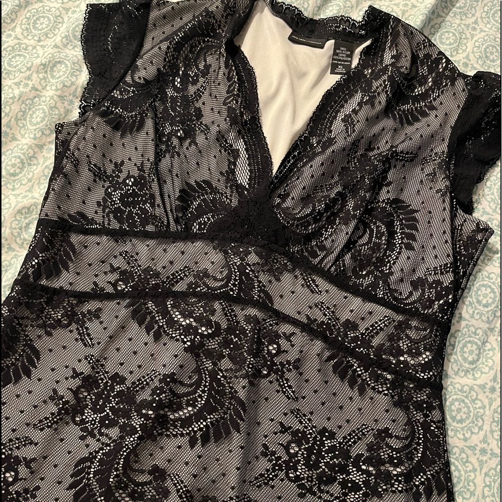 New York & co lace blouse.no flaws